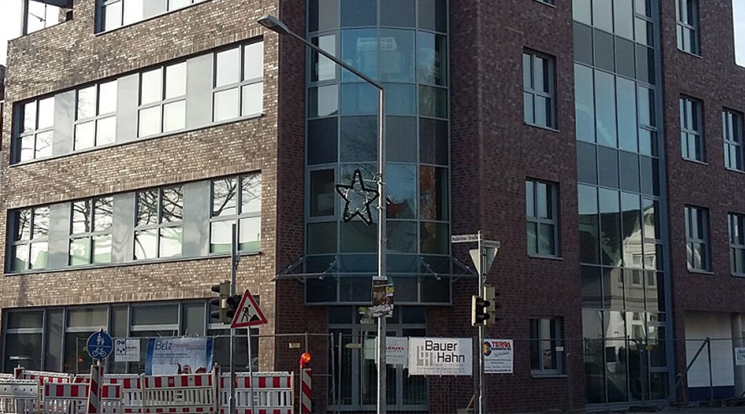 Geschäfts- und Praxisgebäude mit Wohnungen, Nadorster Str.
